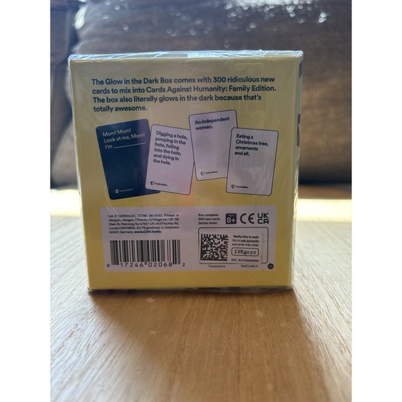 Cards Against Humanity Game Family Edition Glow in the Dark Box New Sealed 300 - Picture 2 of 2